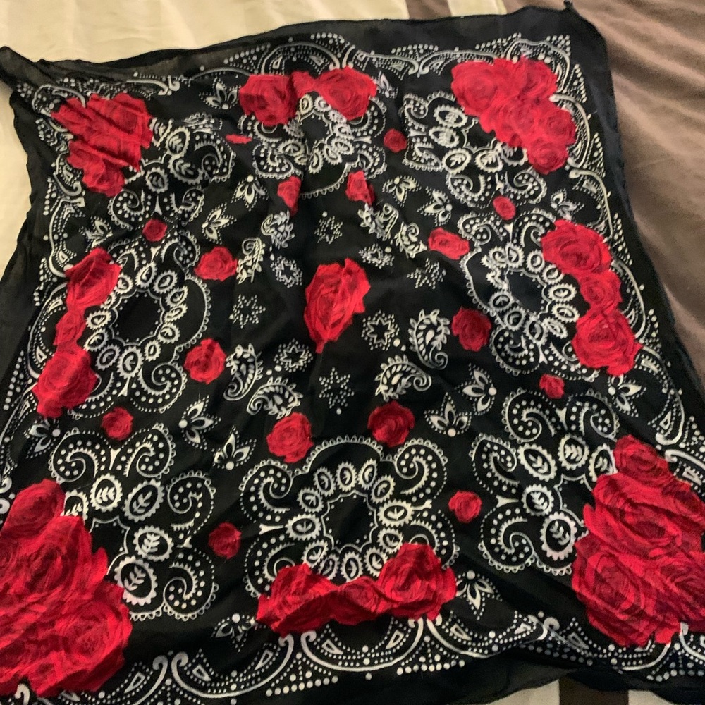 Women’s black and red bandana!